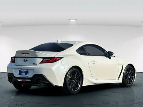 Used 2023 Toyota GR86 Premium image 6