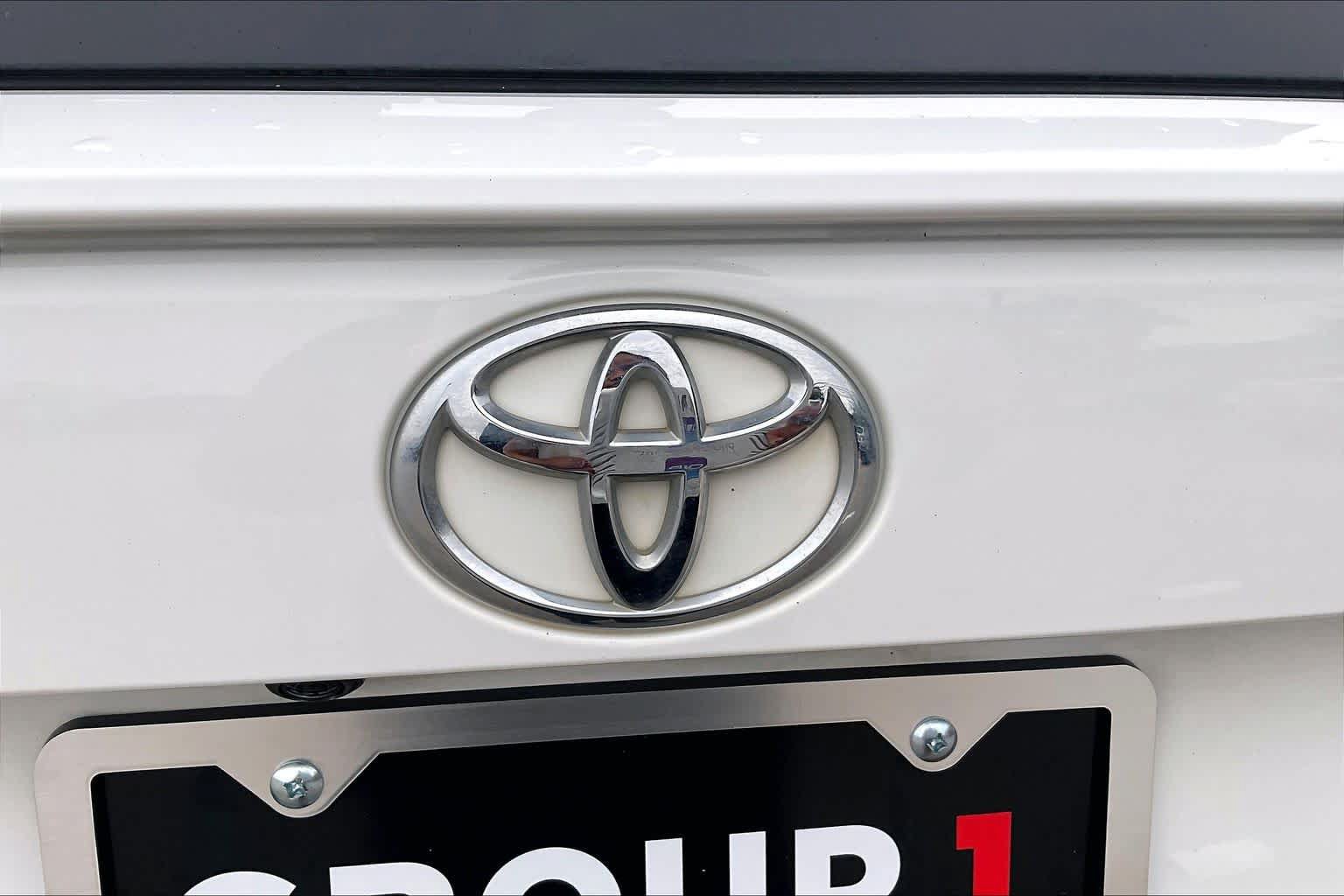 Used 2020 Toyota RAV4 XLE w/ Convenience Package FWD image 30