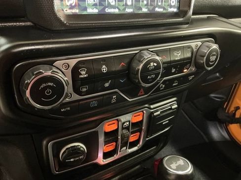Used 2021 Jeep Wrangler Unlimited Sahara w/ Cold Weather Group AWD/4WD image 26