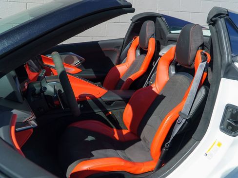 Used 2023 Chevrolet Corvette Stingray Premium Conv w/ Z51 Performance Package RWD image 5
