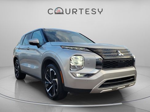 Used 2024 Mitsubishi Outlander SE image 6