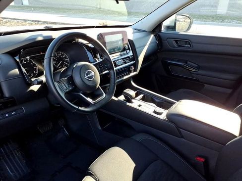 Used 2025 Nissan Pathfinder SV image 13