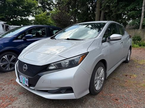 Used 2024 Nissan Leaf S FWD image 2