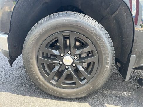Used 2019 Chevrolet Silverado 1500 LT w/ All-Star Edition AWD/4WD image 9