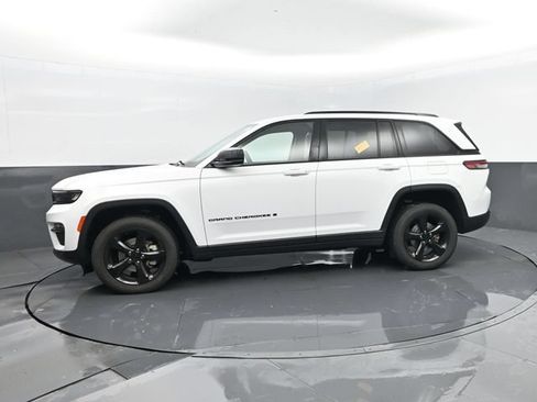 Used 2023 Jeep Grand Cherokee Limited w/ Black Appearance Package AWD/4WD image 5