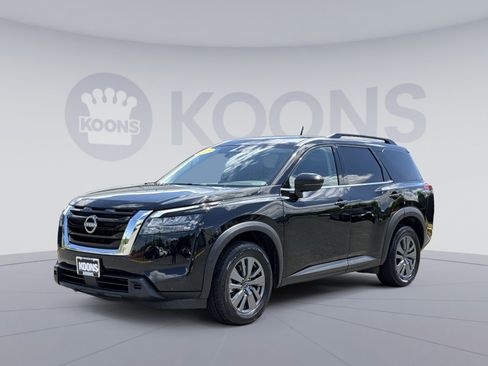 Used 2025 Nissan Pathfinder SV FWD image 5