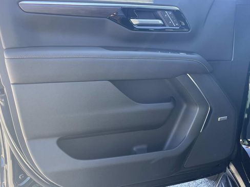 New 2026 Chevrolet Suburban Premier image 16