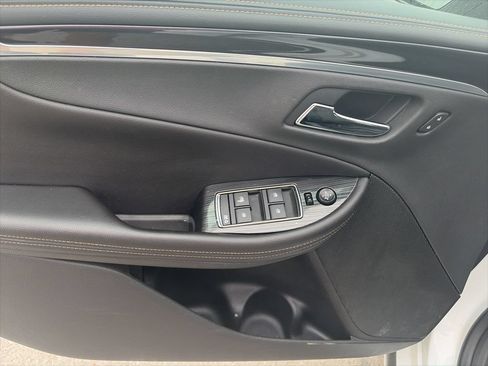 Used 2019 Chevrolet Impala LT FWD image 17
