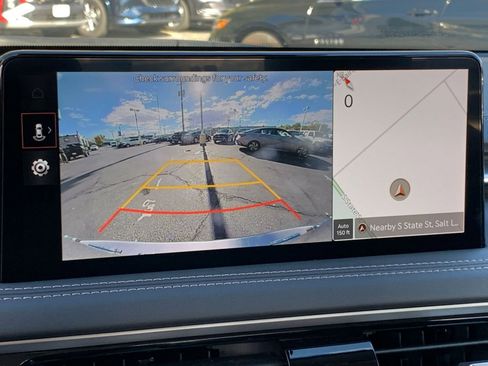 Used 2025 Genesis G70 2.5T image 17