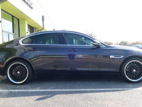 Used 2017 Jaguar XF Prestige image 8