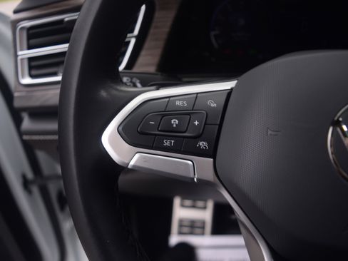 Used 2024 Volkswagen Atlas SEL Premium R-Line image 7