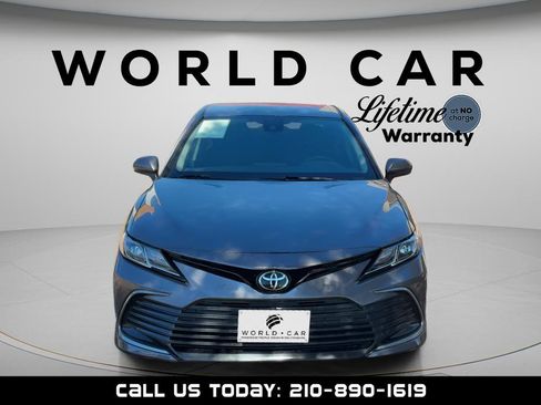 Used 2021 Toyota Camry LE image 8