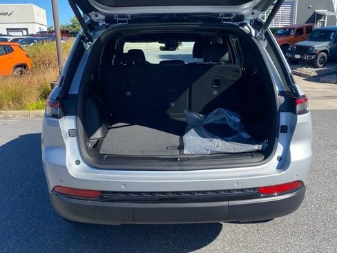 New 2025 Jeep Grand Cherokee Altitude AWD/4WD image 7