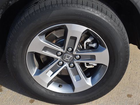 Used 2025 Honda Pilot EX-L image 12