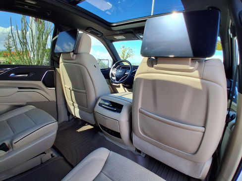 Used 2023 Cadillac Escalade Premium Luxury AWD/4WD image 30