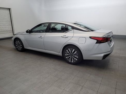 Used 2024 Nissan Altima 2.5 SV image 3