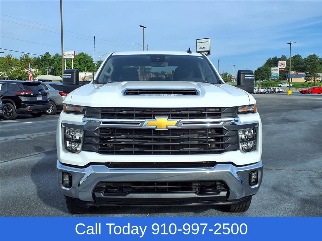 Used 2025 Chevrolet Silverado 2500 LT AWD/4WD image 2
