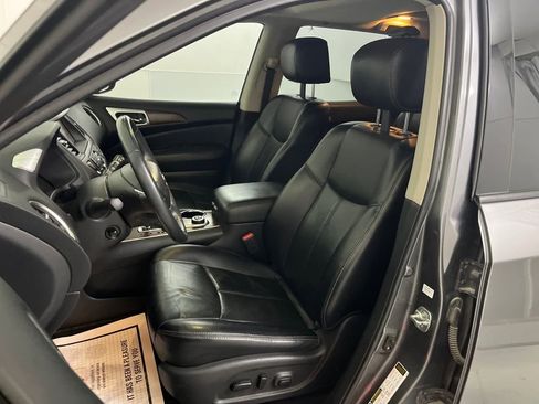Used 2018 Nissan Pathfinder Platinum image 19