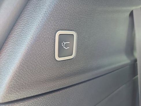 New 2026 Chrysler Pacifica Limited w/ S Appearance Package image 16