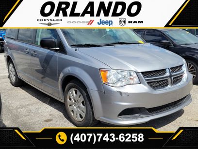 Used 2019 Dodge Grand Caravan SE w/ UConnect Hands-Free Group