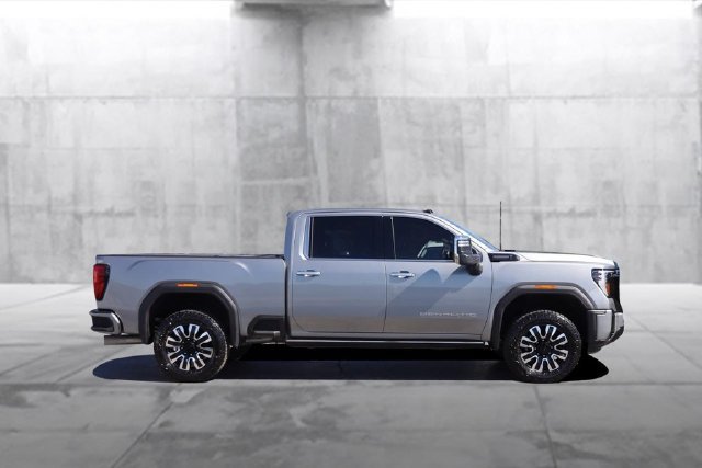Used 2025 GMC Sierra 2500 Denali Ultimate AWD/4WD image 5
