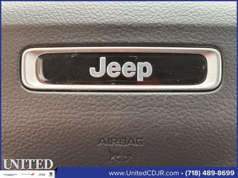 Used 2023 Jeep Grand Cherokee L Laredo image 26