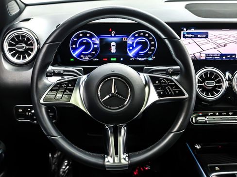 Used 2024 Mercedes-Benz EQB 250+ image 18