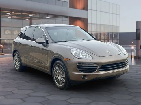 Used 2013 Porsche Cayenne S image 3