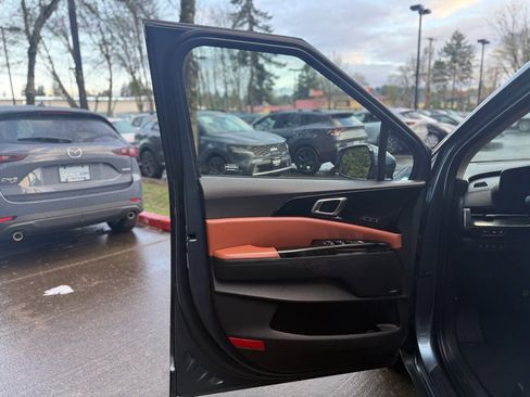 Used 2022 Kia Carnival SX Prestige image 23