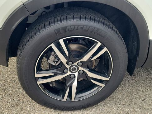 New 2026 Volvo XC40 B5 Core AWD/4WD image 3