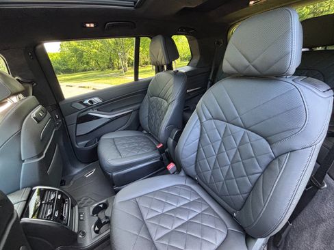 Used 2025 BMW X7 xDrive40i w/ M Sport Package AWD/4WD image 17