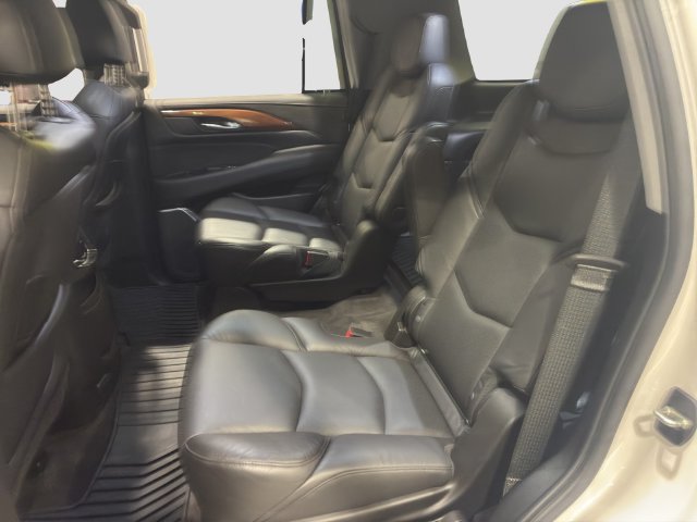 Used 2020 Cadillac Escalade Luxury AWD/4WD image 13