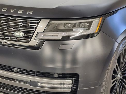 Used 2023 Land Rover Range Rover SE image 12