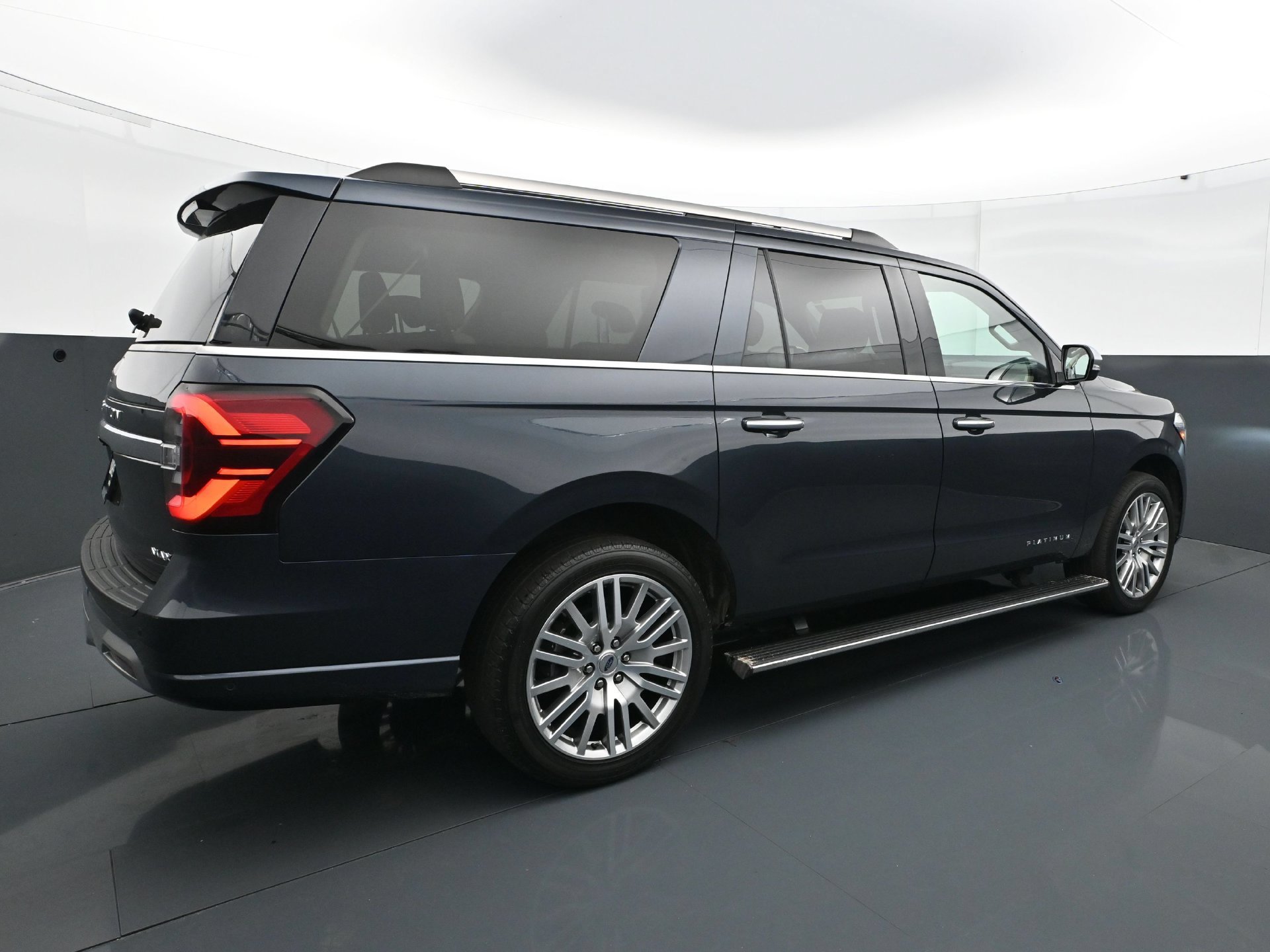 Used 2024 Ford Expedition Max Platinum AWD/4WD image 7
