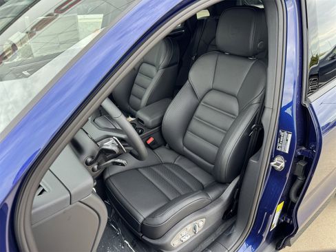 New 2025 Porsche Macan image 5