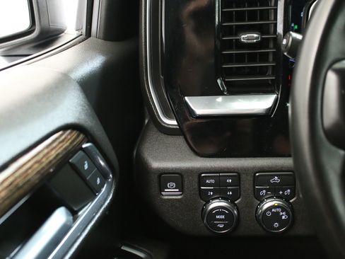 Used 2023 GMC Sierra 1500 SLE AWD/4WD image 18