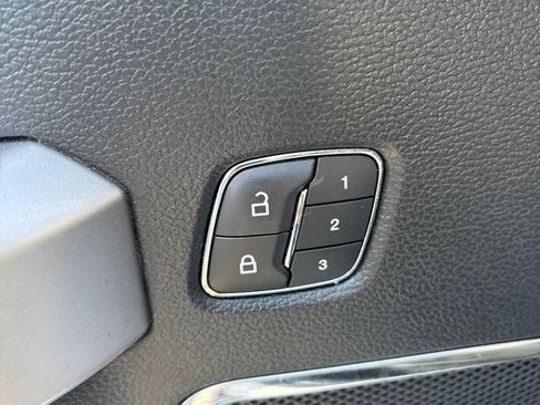 Used 2019 Ford F150 Lariat w/ Equipment Group 502A Luxury AWD/4WD image 30