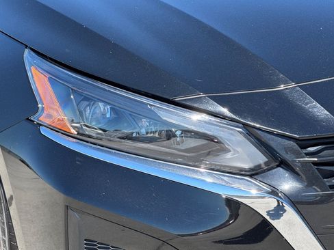 Used 2025 Nissan Altima 2.5 SV FWD image 12