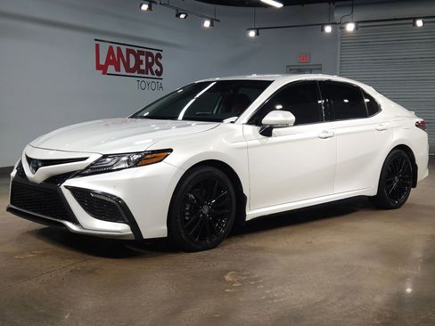 Used 2024 Toyota Camry XSE image 3