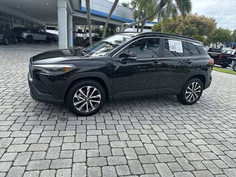 Used 2025 Toyota Corolla Cross XLE FWD image 21
