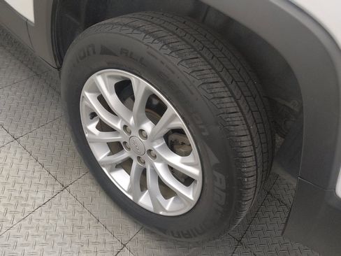 Used 2019 Jeep Cherokee Latitude w/ Popular Appearance Group FWD image 31