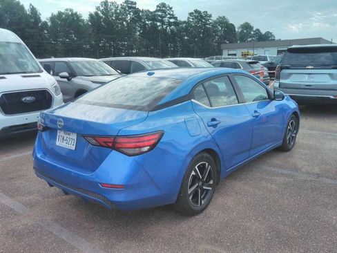 Used 2025 Nissan Sentra SV FWD image 3