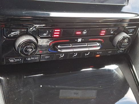 Certified 2023 Jeep Grand Cherokee Altitude image 16