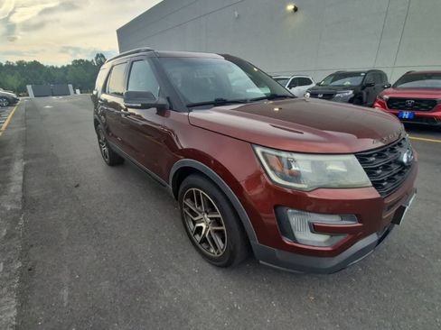 Used 2016 Ford Explorer Sport w/ Equipment Group 401A AWD/4WD image 3