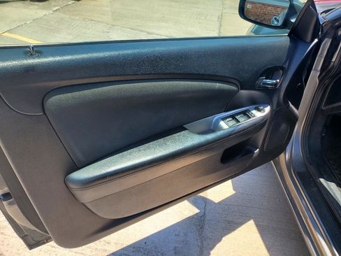 Used 2012 Chrysler 200 Touring FWD image 20
