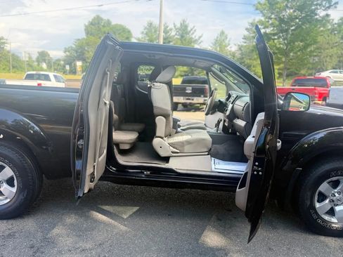 Used 2010 Nissan Frontier SE w/ SE Value Truck Pkg AWD/4WD image 23