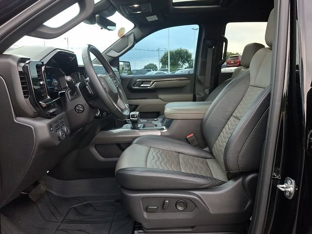Used 2025 Chevrolet Silverado 1500 ZR2 w/ Technology Package AWD/4WD image 13