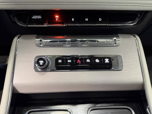 Used 2025 Lincoln Aviator Reserve w/ Equipment Group 201A image 11