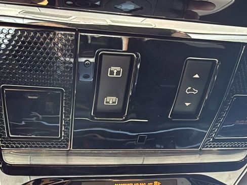 Used 2023 Land Rover Range Rover SE image 34