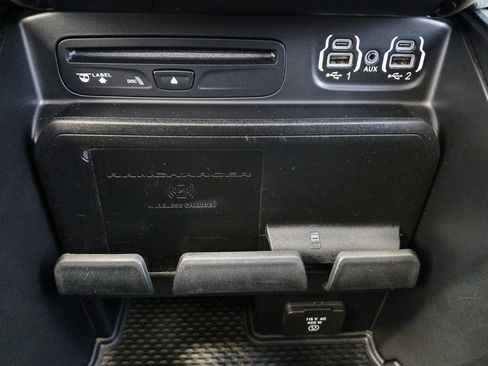 Used 2019 RAM 1500 Laramie AWD/4WD image 6